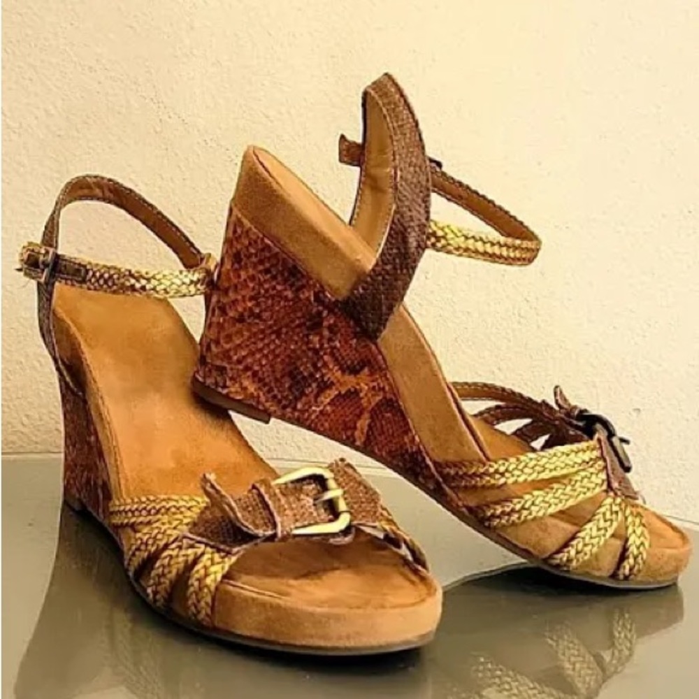 Aerosoles Neutral Gold Snake Wedge Sandal 8.5